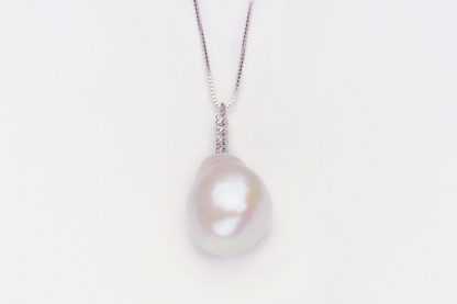 collana donna oro bianco perla acqua dolce barocca e diamanti
