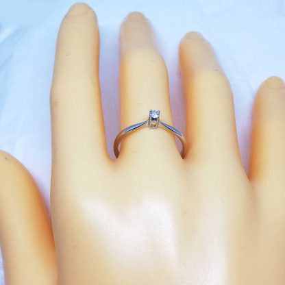 ansdafne.2 (7)anello solitario in oro bianco e diamanti pg gioielli
