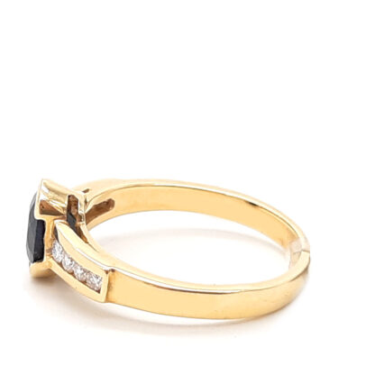 anello donna classico in oro giallo con zaffiro e diamanti