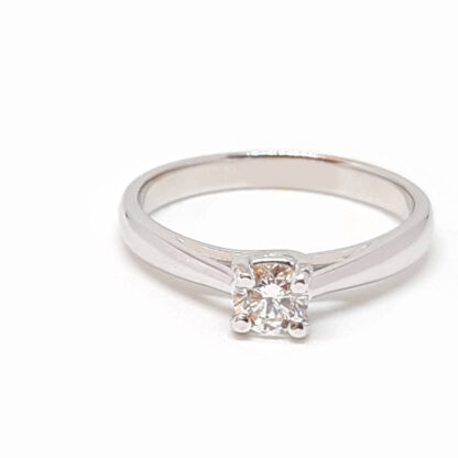 anello donna solitario 4 griffes in oro bianco e diamanti