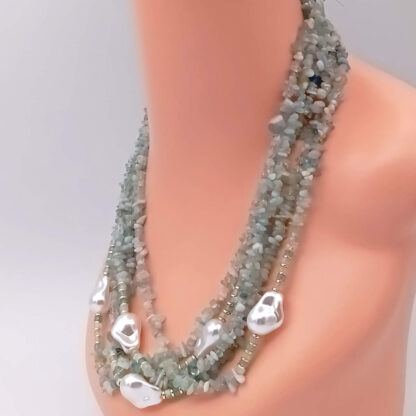 collana multifilo in pietre dure berillo e perle di vasca