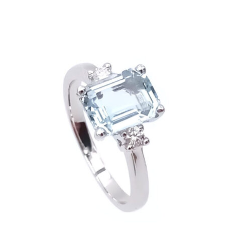 anello in oro bianco con acquamarina e diamanti rettangolare