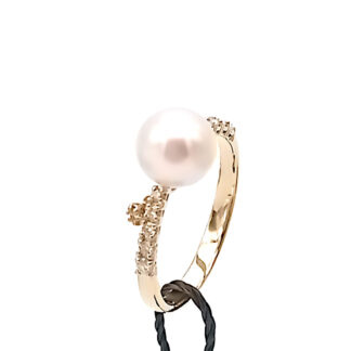 anello in oro giallo con perle di acqua dolce e diamanti genesia perle