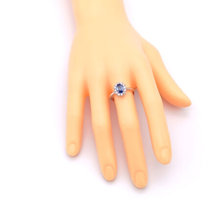 anello donna in oro bianco con zaffiro e diamanti kate