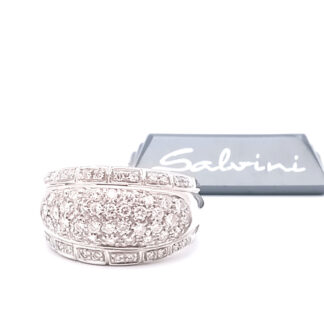 anello fascia in oro bianco con pavè di diamanti Salvini