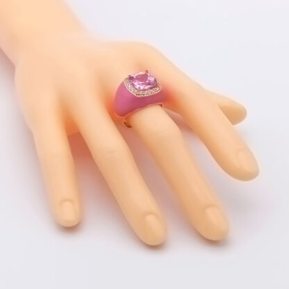 anello donna chevalier in argento dorato con smalto e pietre colorate rosa